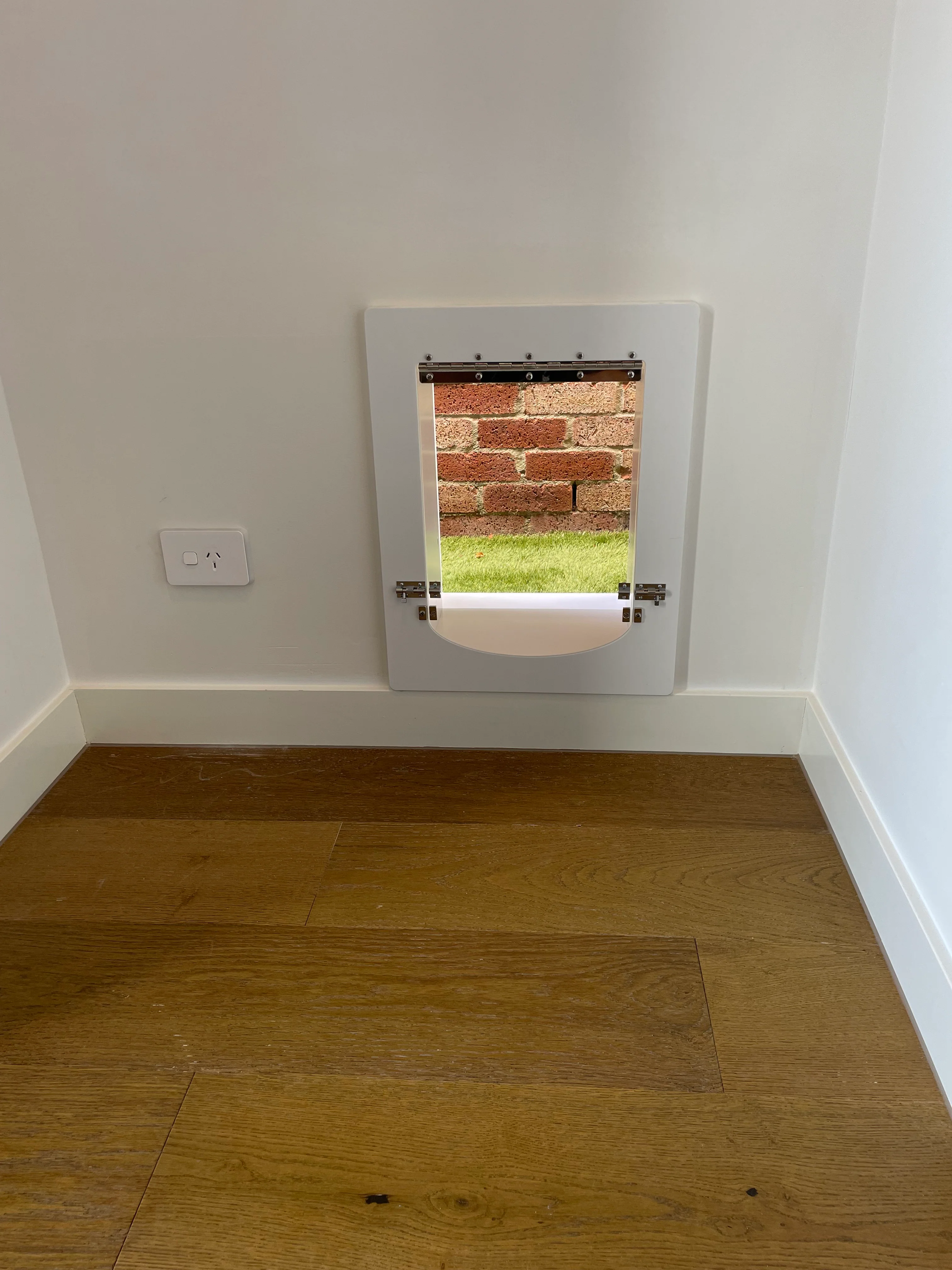 Underbelly Perspex Door for Brick Wall (all sizes) - Image 5